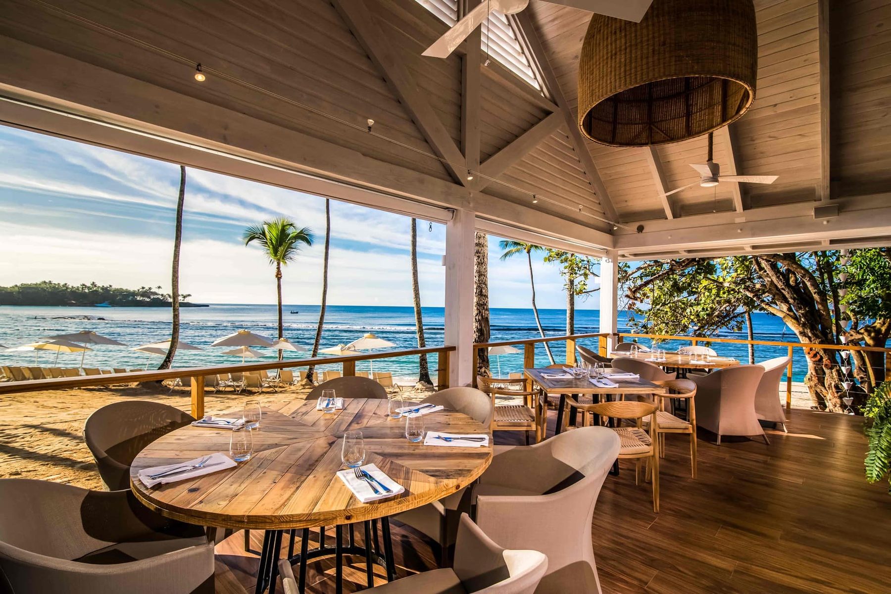 Lunch by the sea at Minitas Beach Club